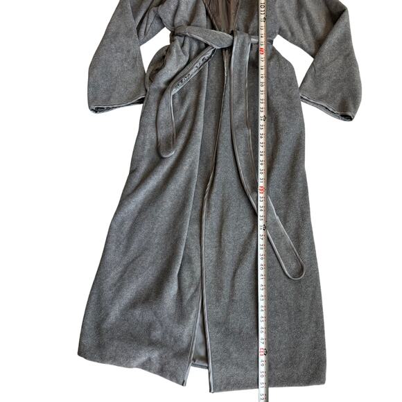 Vintage Natori Gray, Satin, Plush, Full Length Robe- XS - Picture 7 of 8